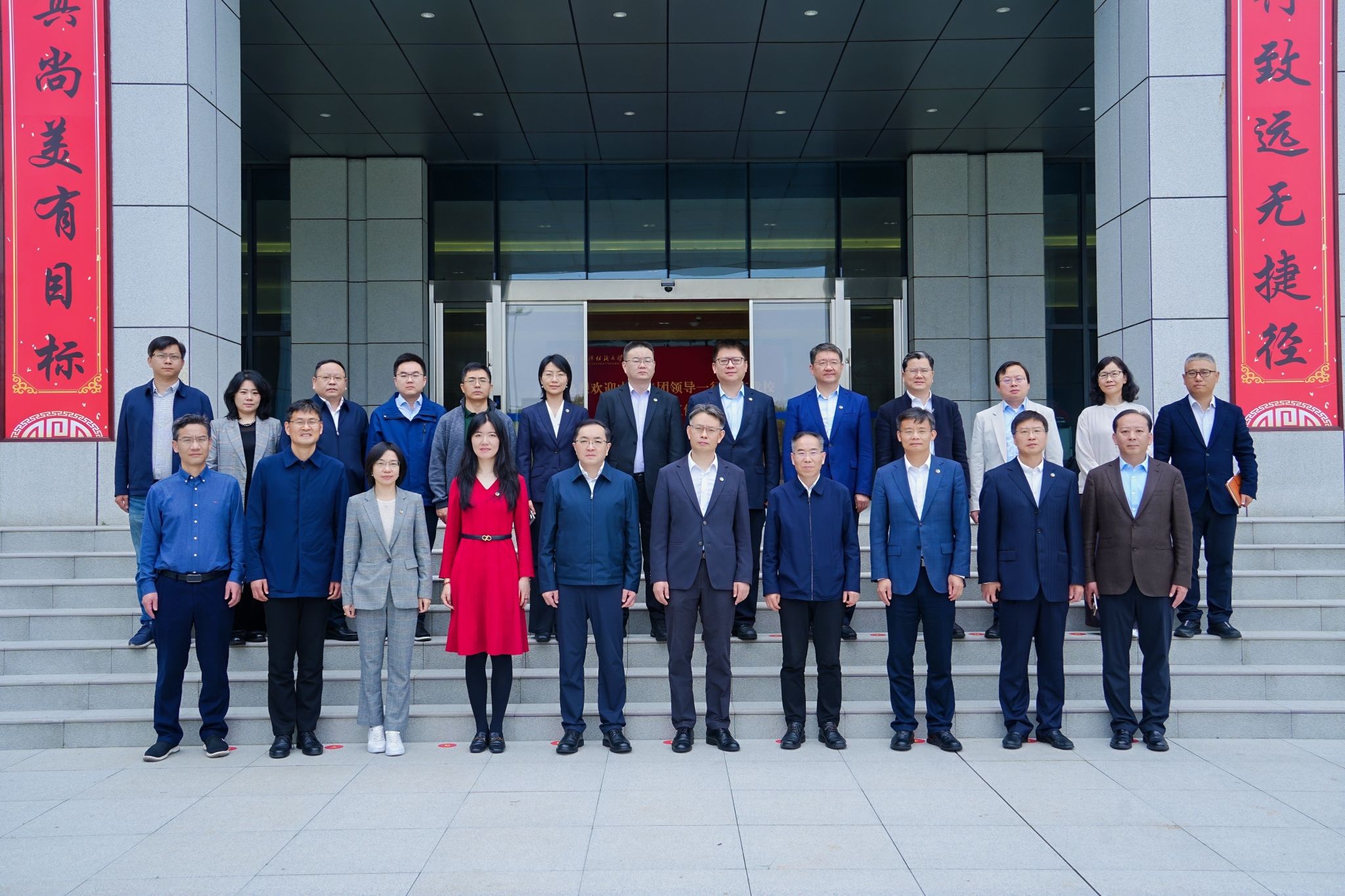 校南方双彩官网首页书记